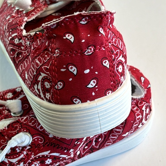 Madden Girl Marisa Red Bandana Print Canvas Scrunch-back Sneakers Sz 7.5 NEW - Picture 9 of 12